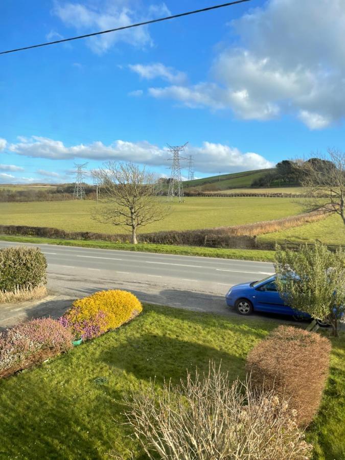 Lovely Flat Set In Parish Boundary Of Instow Apartment Exterior photo