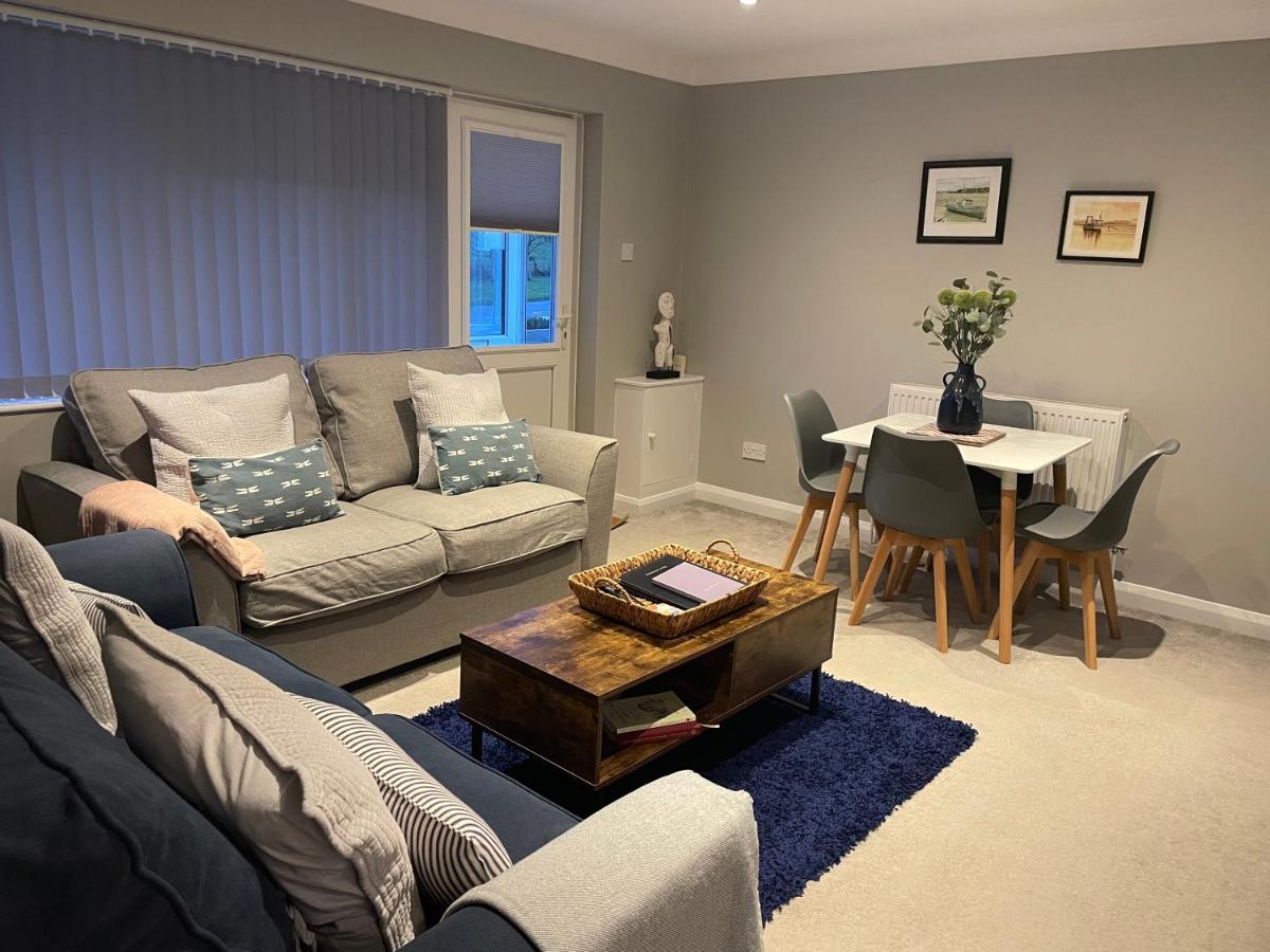 Lovely Flat Set In Parish Boundary Of Instow Apartment Exterior photo